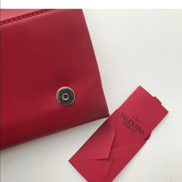 Classic Red Va-va-voom Valentino Clutch - Picture 2 of 7